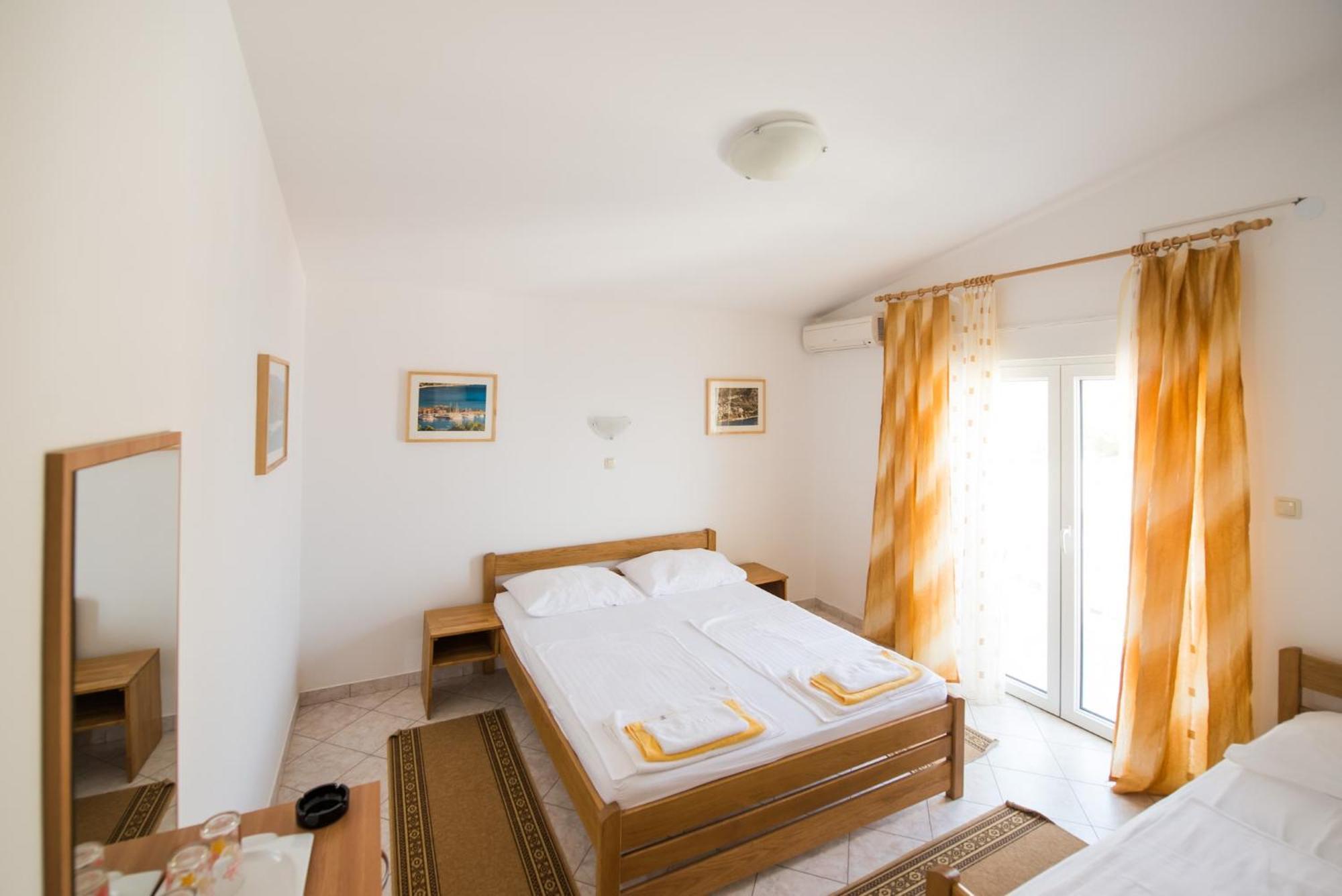 Bed And Breakfast Pero 3 Min Walk To The Beach Lokva Rogoznica Exterior foto