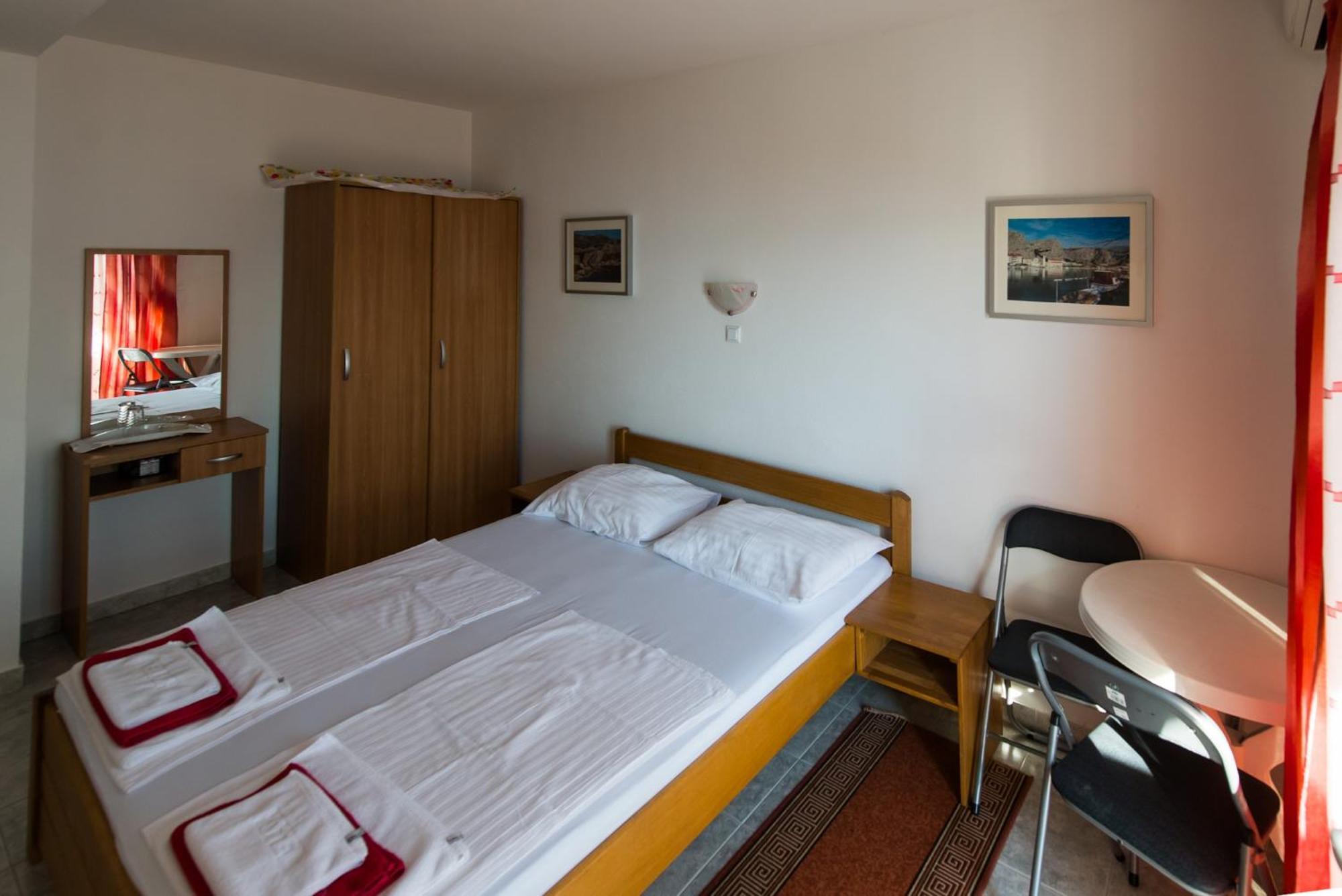 Bed And Breakfast Pero 3 Min Walk To The Beach Lokva Rogoznica Exterior foto